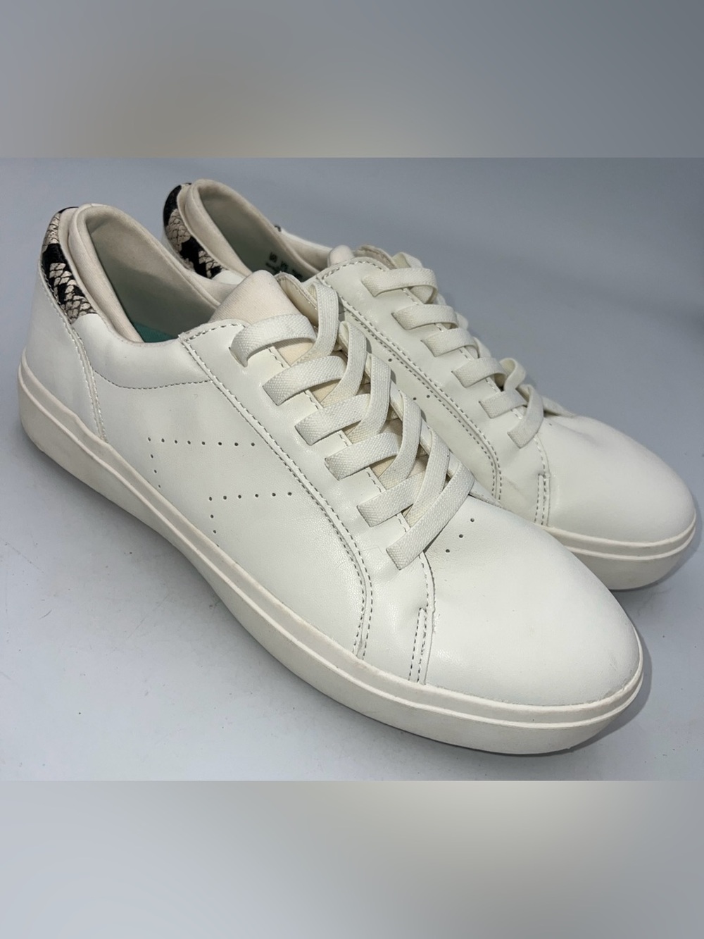 Dr. Scholl’s Wink Lace Women’s Sneakers Size 9M White W/Snake Print Edge NEW
